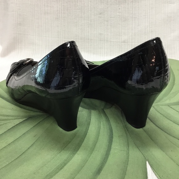 7 Collection Black Patent Low Heels - Picture 3 of 9